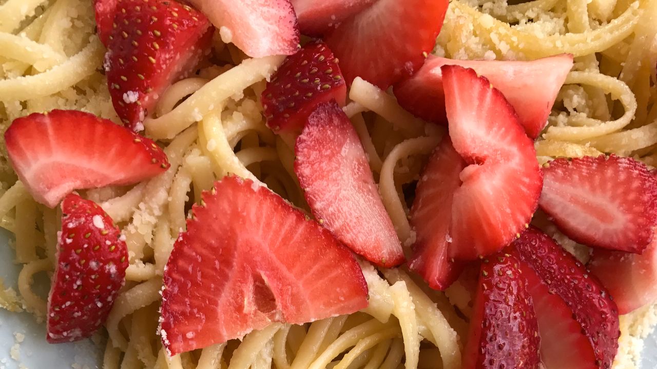 Massas com morangos: a receita fácil, rápida e surpreendente