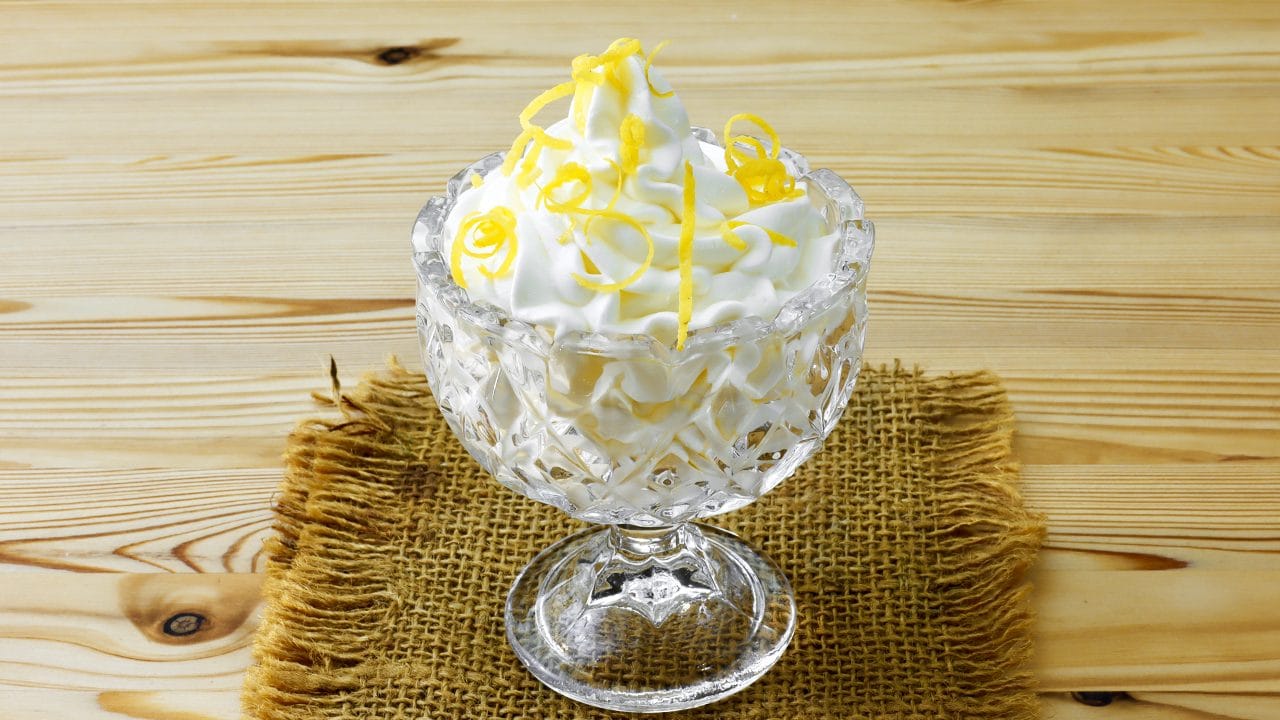 A receita da sobremesa de colher fresca e rápida